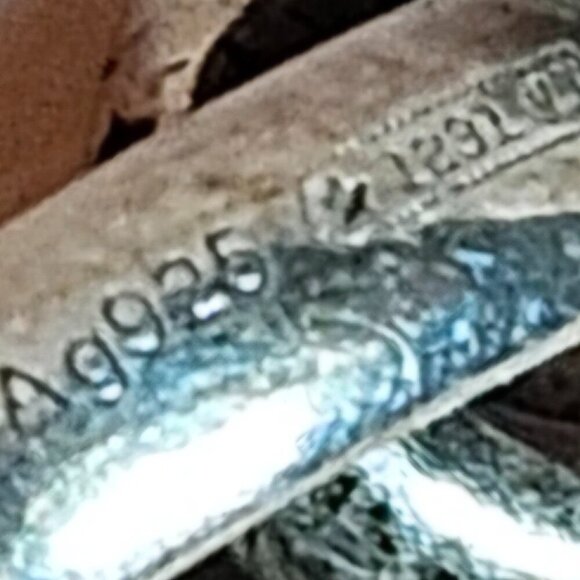 Textured Interlocking GG Marmont Pendant & Chain - Picture 13 of 17